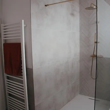 Stilvolle, Moderne Mit Balkon Und Kamin Nahe Duesseldorf&koeln *