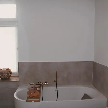 Stilvolle, Moderne Mit Balkon Und Kamin Nahe Düsseldorf&köln Apartment *