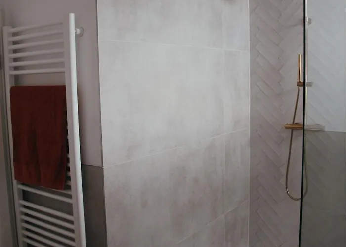 Stilvolle, Moderne Mit Balkon Und Kamin Nahe Duesseldorf&koeln *